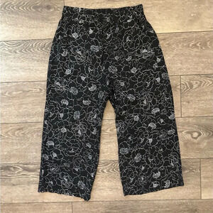 Inwear cropped black floral pattern  pant SZ 10